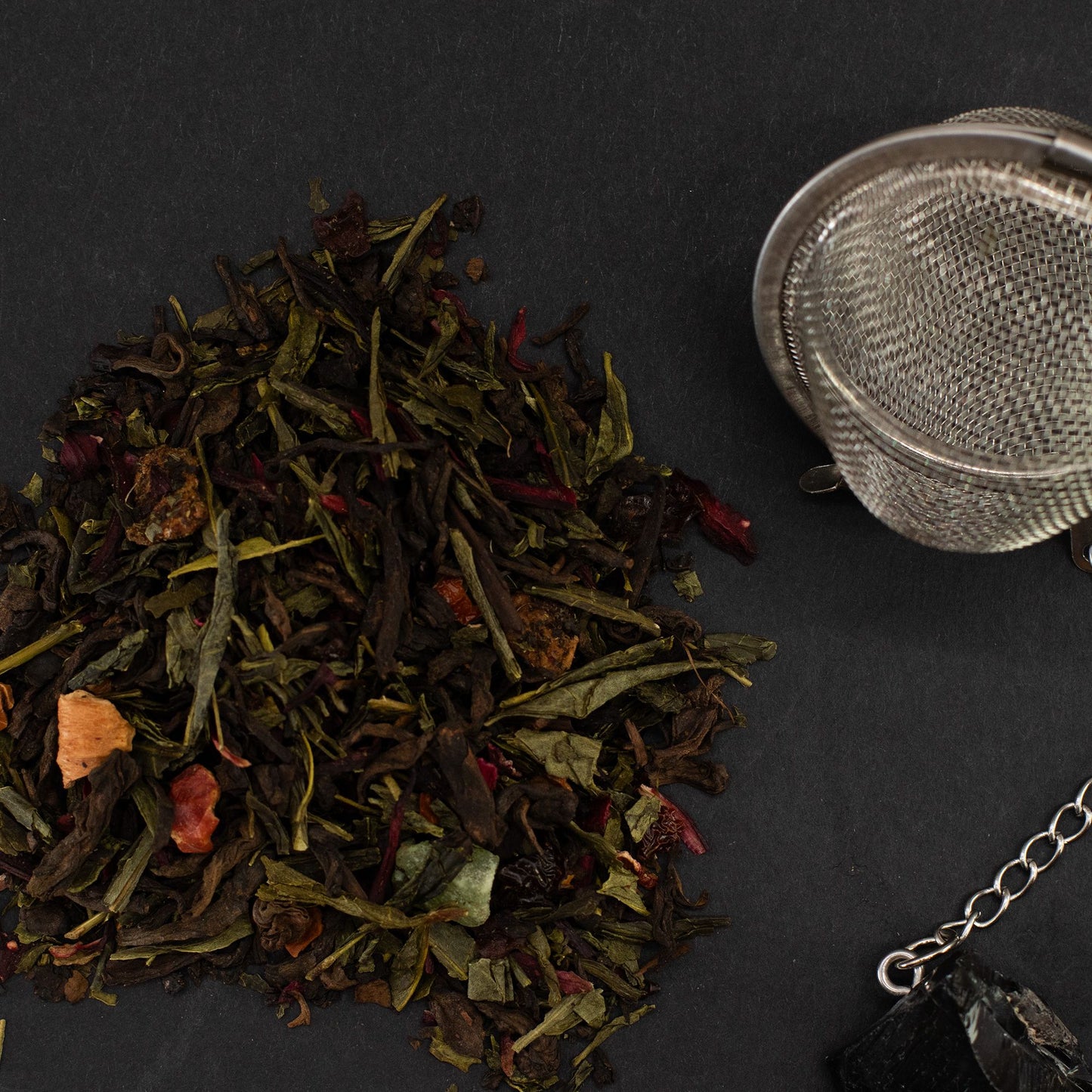 50g Pu-Erh & Grüntee – Hibiskus, Apfel & Erdbeere | Mid-summer Magic (Dose)