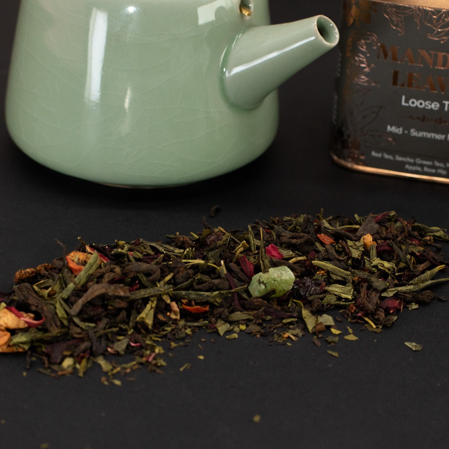 50g Pu-Erh & Grüntee – Hibiskus, Apfel & Erdbeere | Mid-summer Magic (Dose)