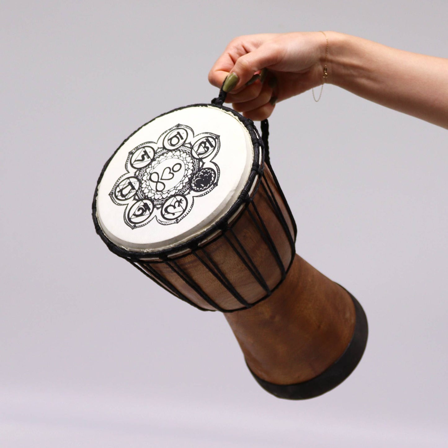 Handgefertigte Djembe Trommel mit breitem Kopf – Chakra 30cm
