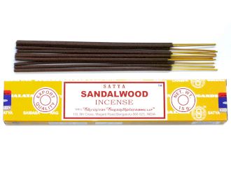 Satya Räucherstäbchen Starter-Set – 7 Düfte & Mangoholz-Halter