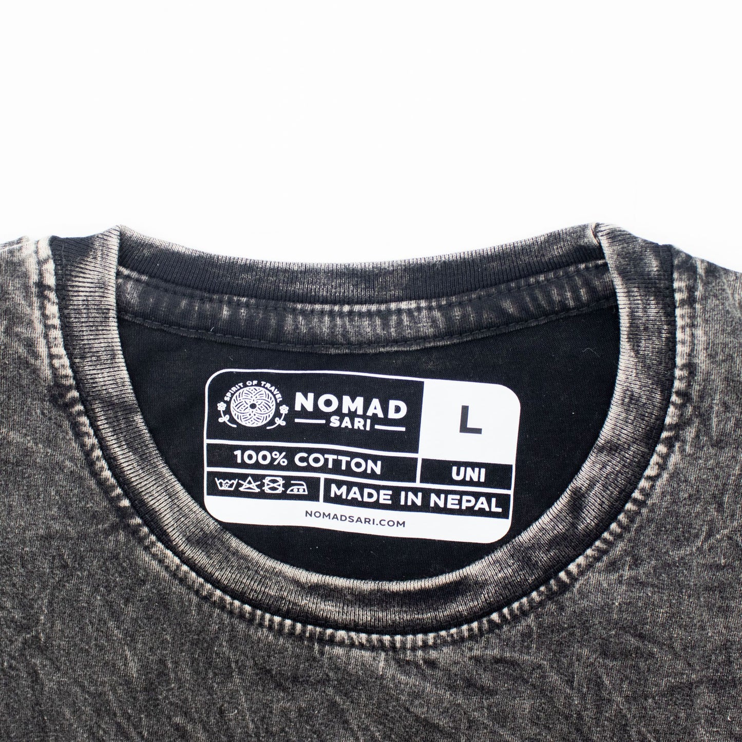 Nomad Sari Stonewashed T-Shirt – Kompass des Lebens – Anthrazit –GroBe L