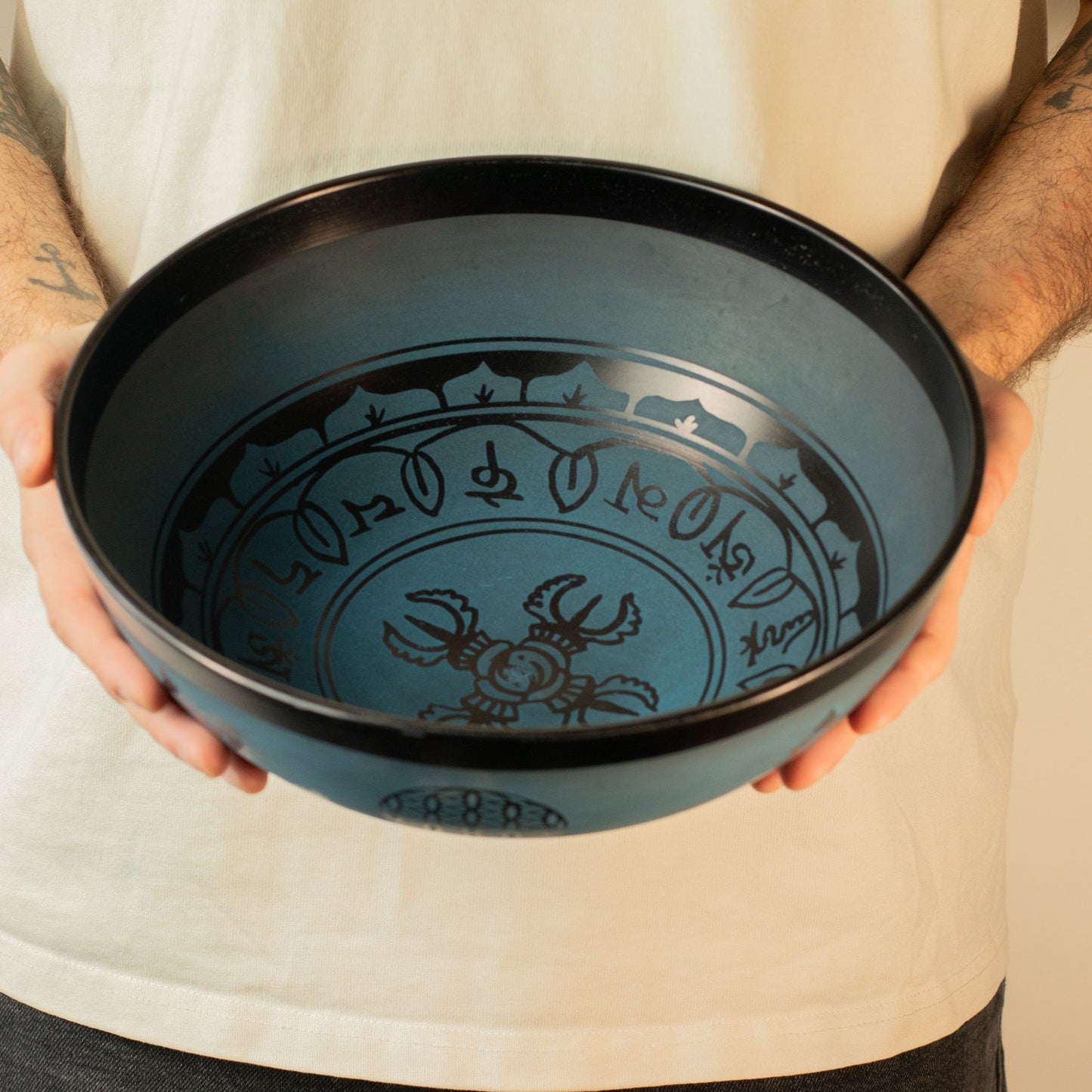 Große Aluminium Klangschale Tibetisches Doppel-Dorje – Blau 27cm