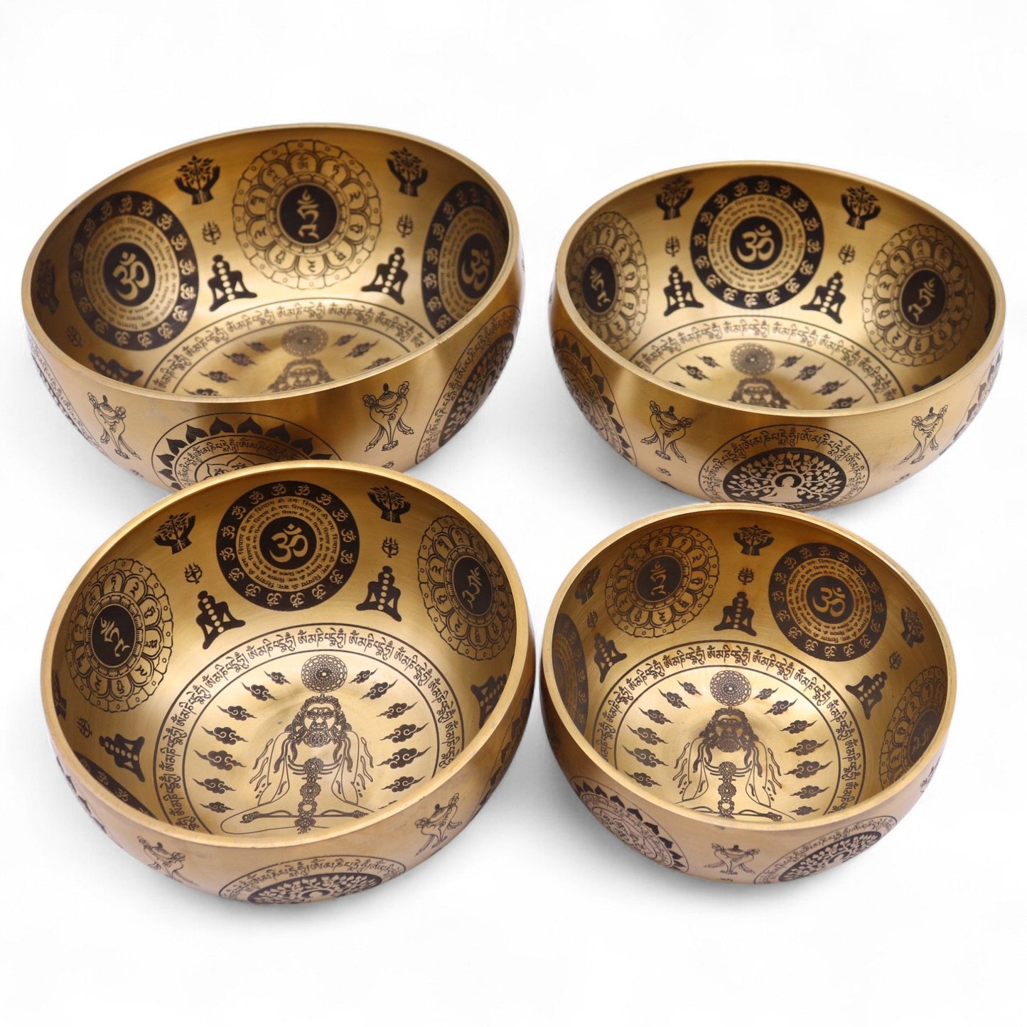 4er Set Gravierte Messing-Klangschalen – Yogi Motiv (ca. 3,85kg)