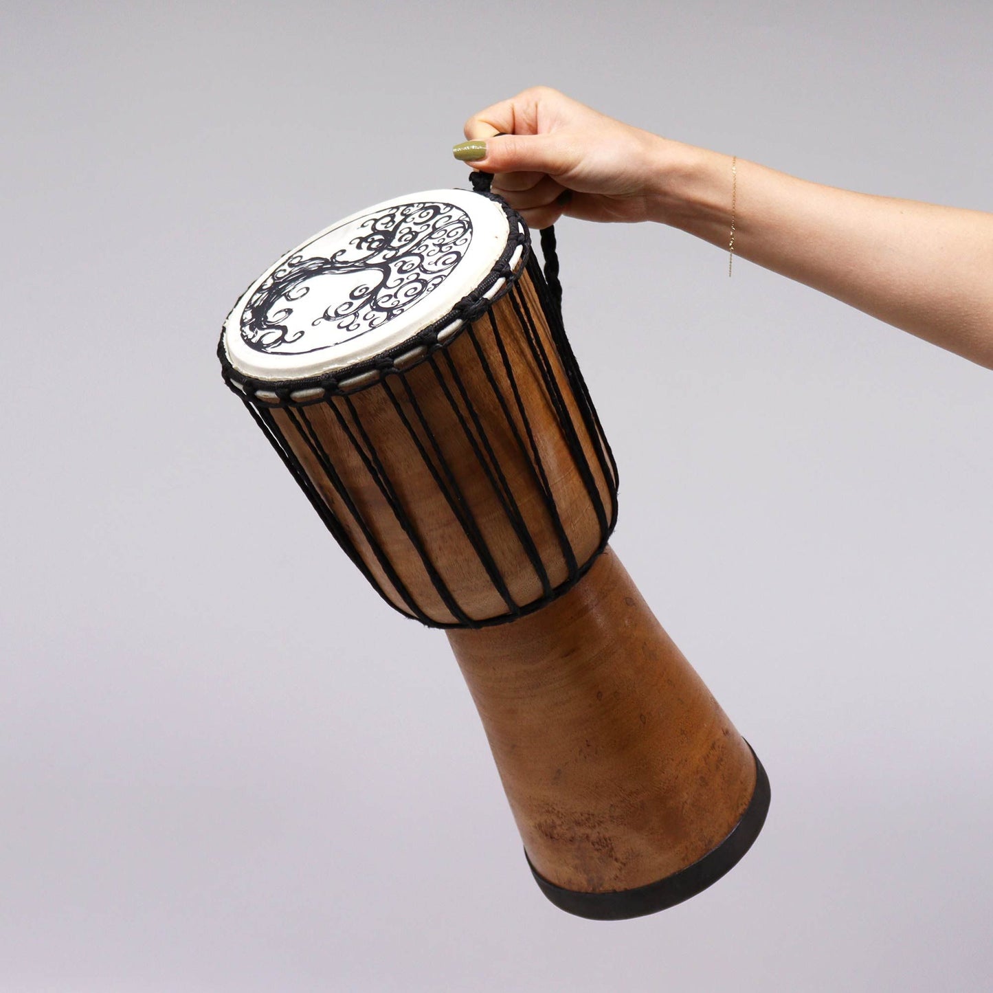 Handgefertigte Djembe Trommel mit breitem Kopf – Lebensbaum 40cm