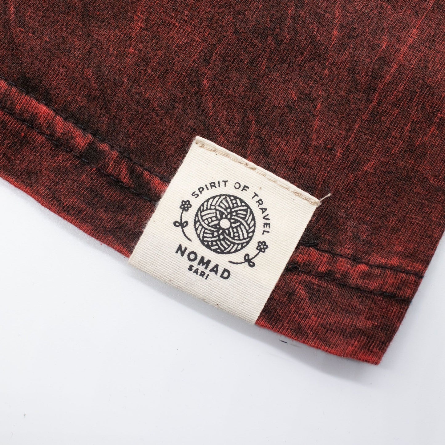 Nomad Sari Stonewashed T-Shirt – Drachen-Mandala – Weinrot – Größe S