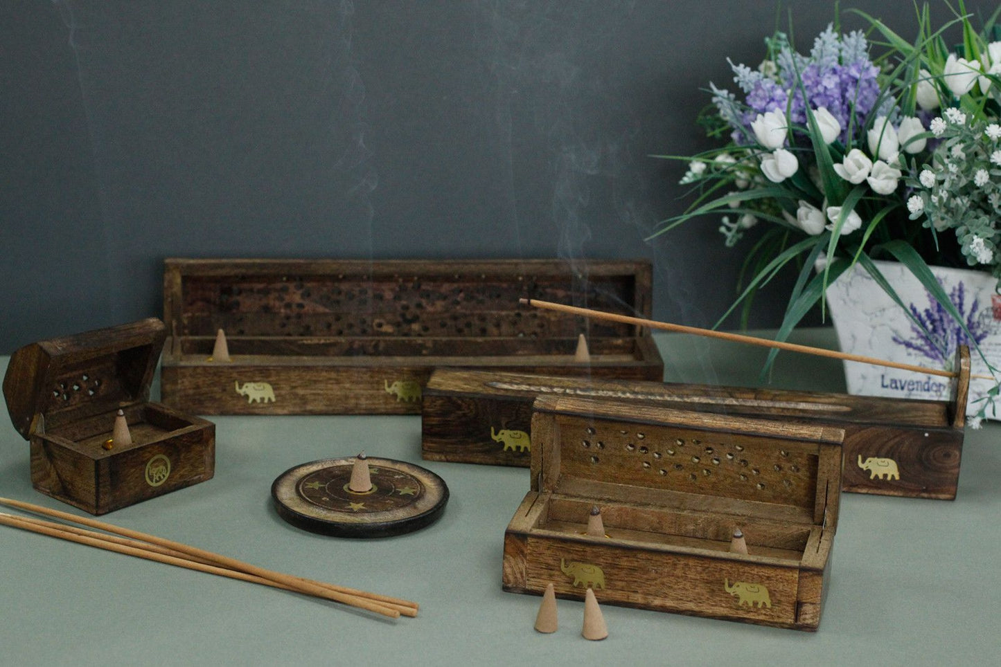 Räucherstäbchen-Box aus Mangoholz – Sortiert