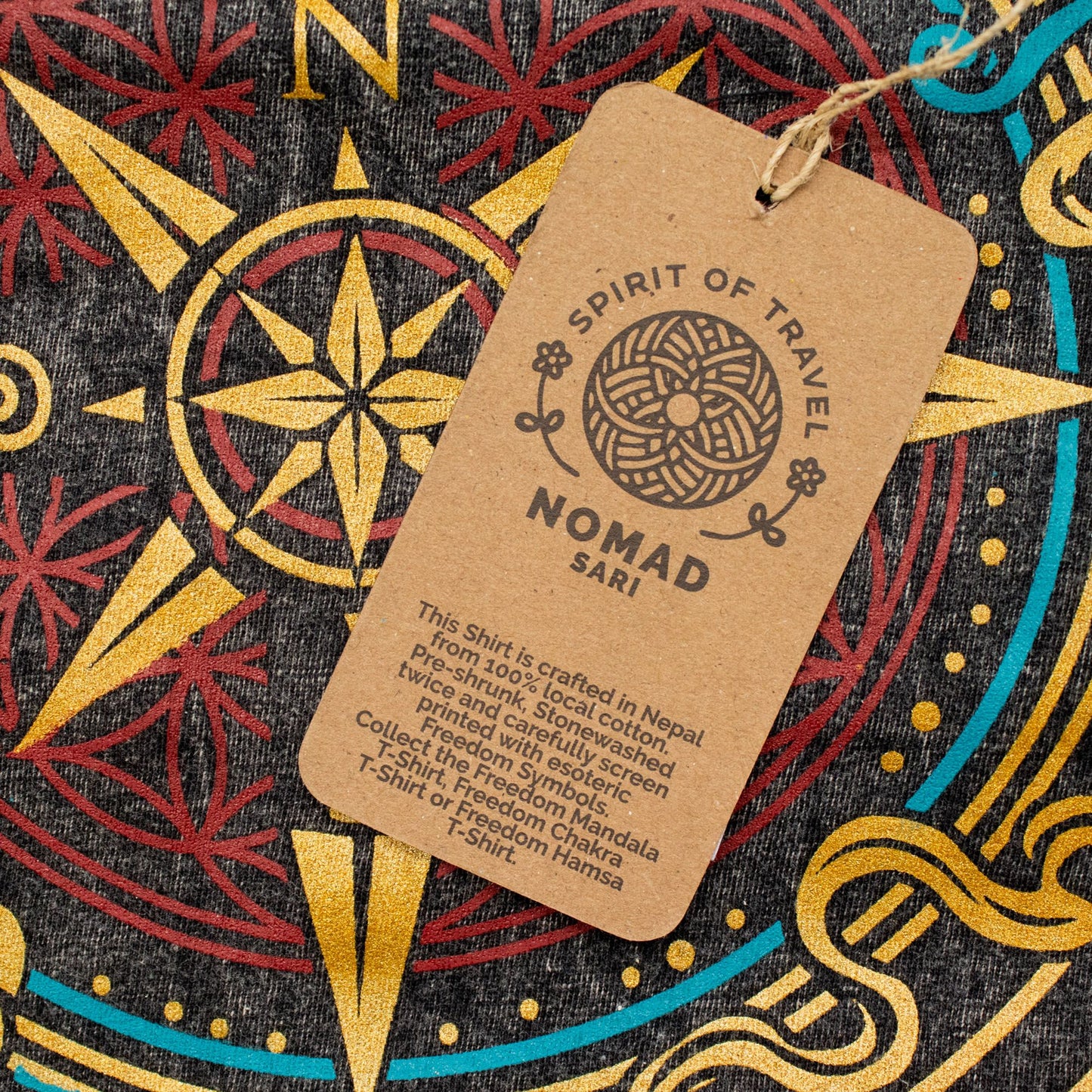 Nomad Sari Stonewashed T-Shirt – Kompass des Lebens – Anthrazit – Größe S