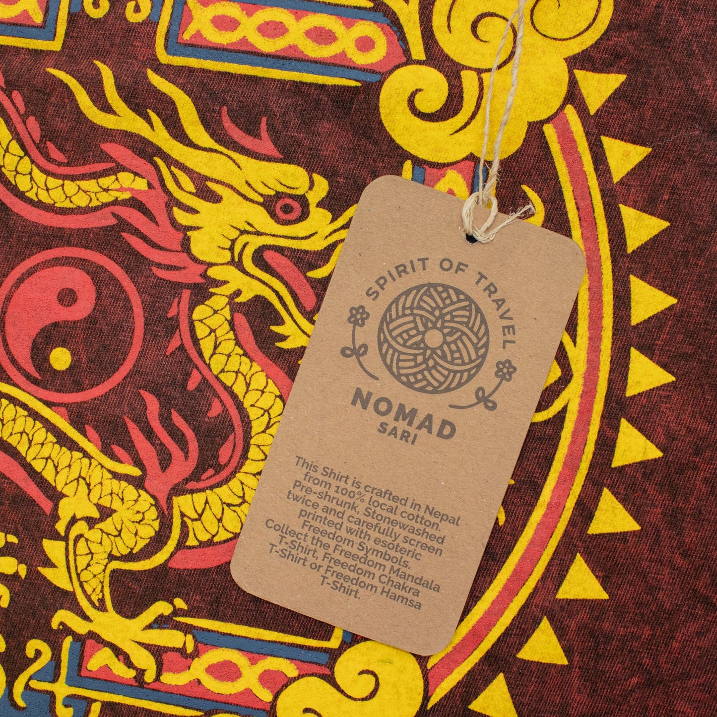 Nomad Sari Stonewashed T-Shirt – Drachen-Mandala – Weinrot – Größe M