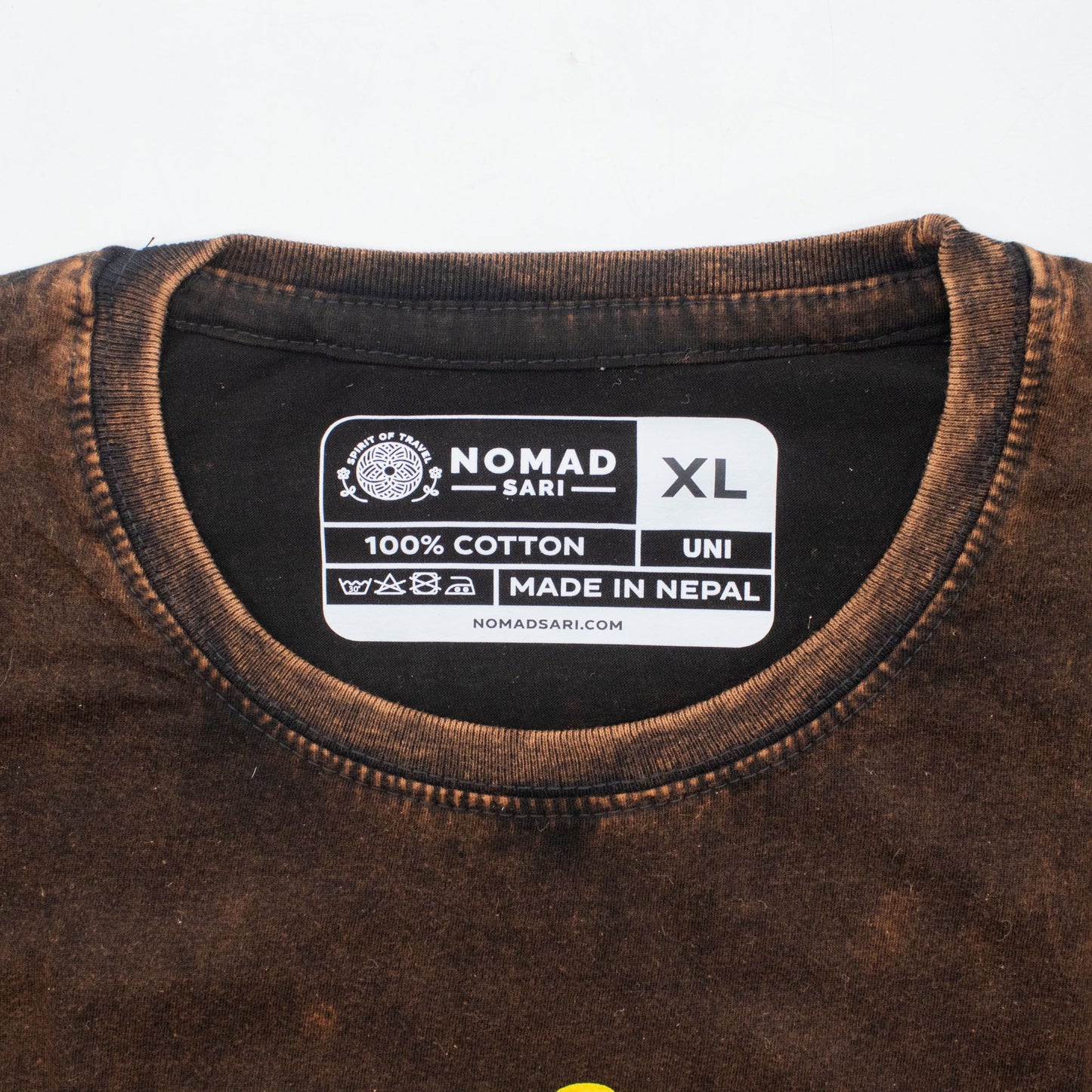 Nomad Sari Stonewashed T-Shirt – Sonne & Tierkreis – Braun – Größe XL