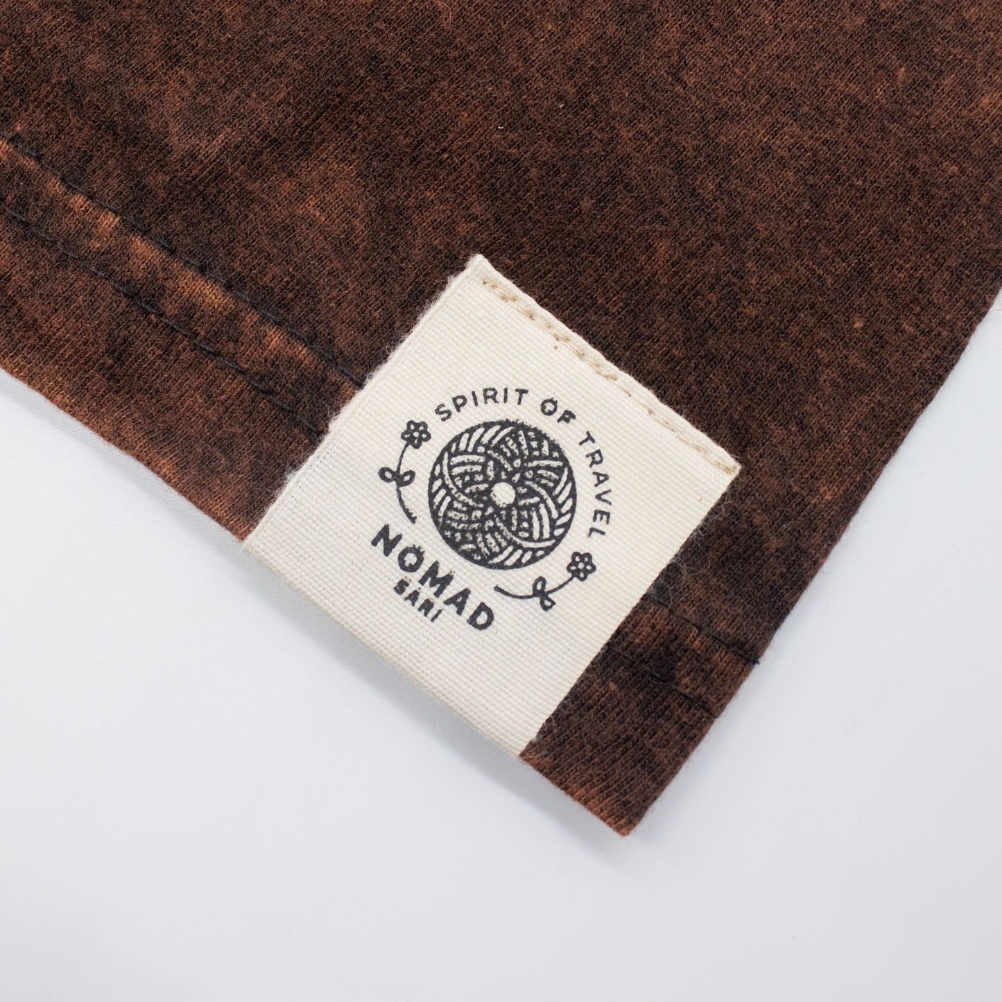 Nomad Sari Stonewashed T-Shirt – Sonne & Tierkreis – Braun – Größe XL